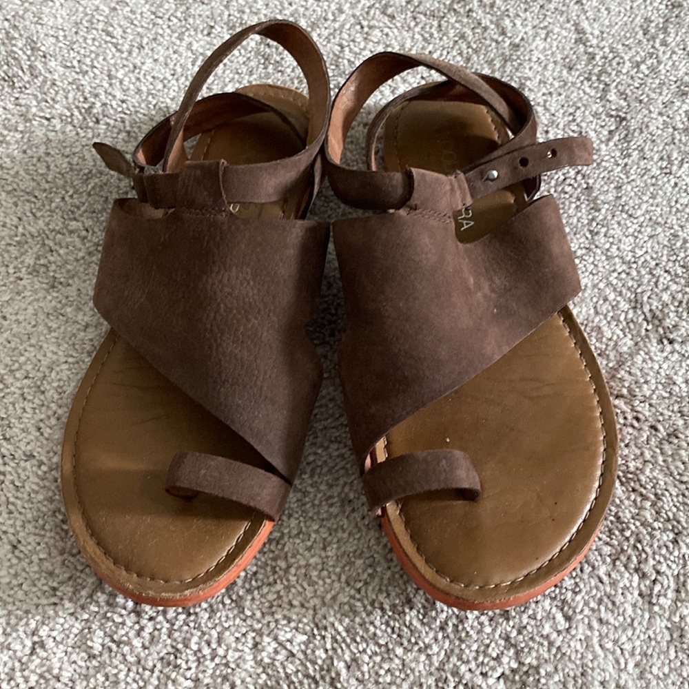 Sandals - Picture 2 of 5